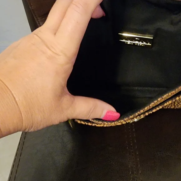Leather wristlet never used no tags - Picture 2 of 5